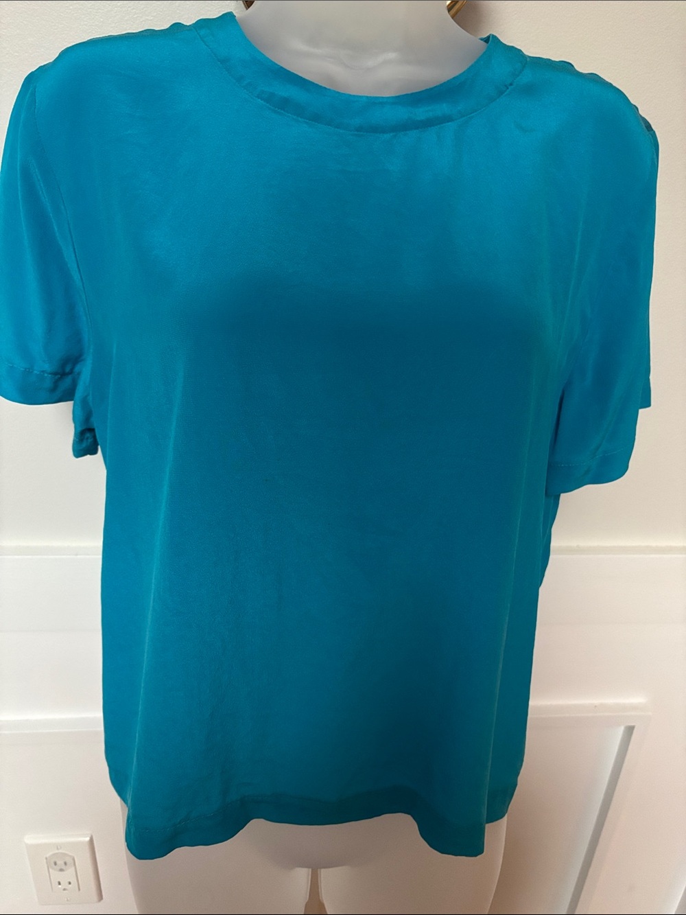 Christie & Jill 100% silk short sleeve blouse in a vibrant turquoise blue
